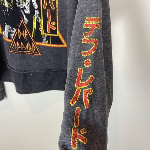 🎸 Def Leppard Cropped Long-Sleeve Graphic Band T-Shirt Women’s Size L - Picture 4 of 7